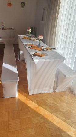 Set de tables en bois loués pour l'occasion